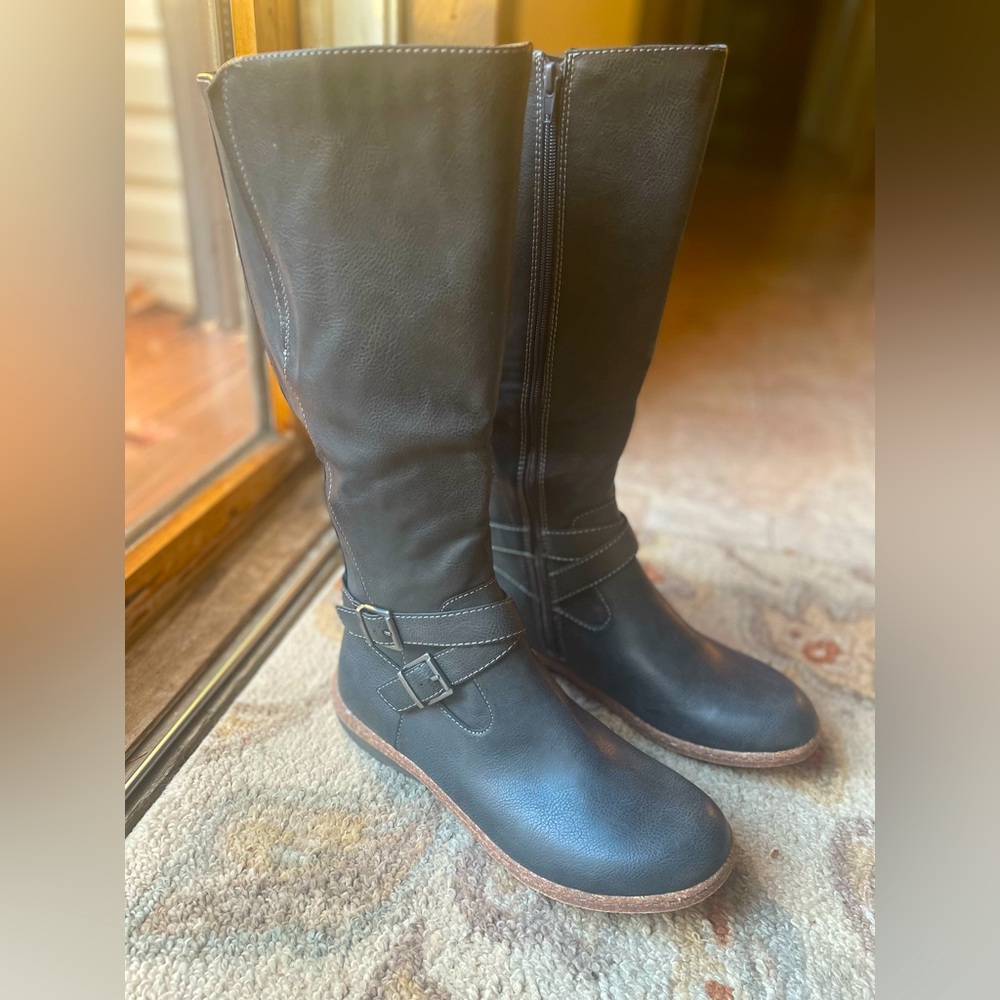 Leather boots NWT